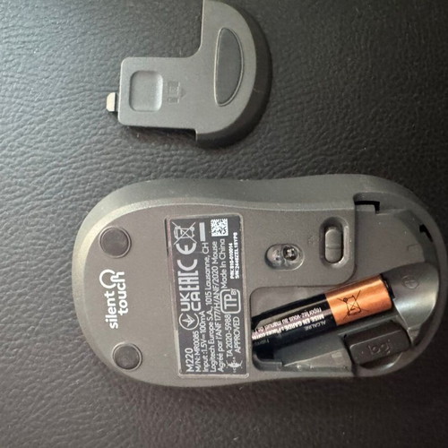 Logitech M220 wireless mouse like new with battery