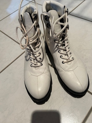 Booties white size 40 like new