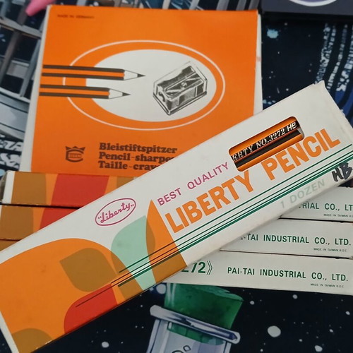 Liberty Pencil No.3272 HB and Eisen pencil sharpeners new set