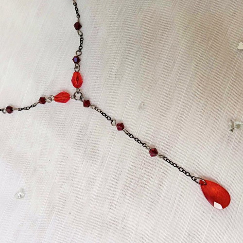 Choker with red beads and teardrop made of stainless steel