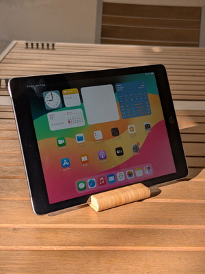 Apple iPad 6th generation 128GB with Cellular 4G