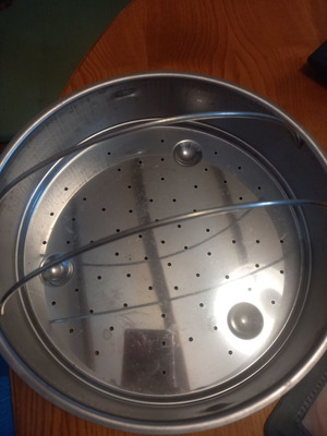 Stainless steel steam basket like new, 25 cm diameter