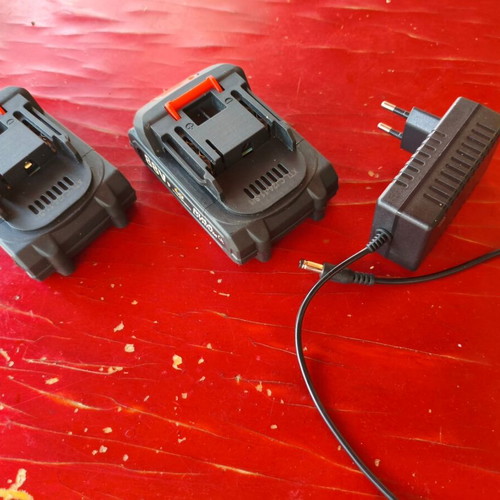 Violeworks 88VF Max 21V Battery Set with Charger like new