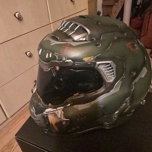 Doom Eternal Collector's Edition PS4 like new with wearable helmet
