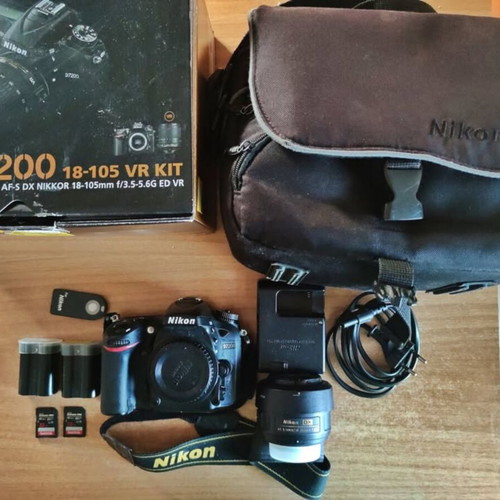 Nikon D7200 camera kit with 35mm f/1.8 lens