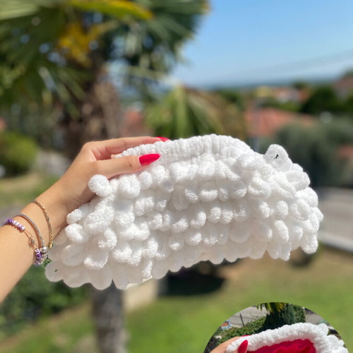 Handmade white puffy handheld bag
