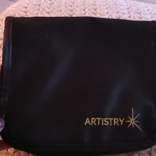 Cosmetic toiletry bag like new with many compartments and zipper