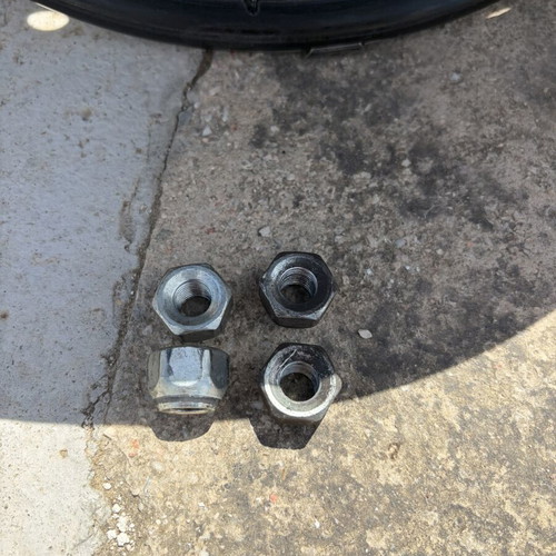 Γνήσιες ζάντες Mazda 2 15" σαν καινούργιες, συμβατές με Toyota Yaris και Suzuki Swift
