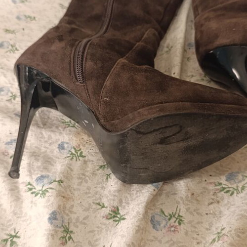 Haris Kazakos brown suede high boots with thin stiletto heel size 38 used