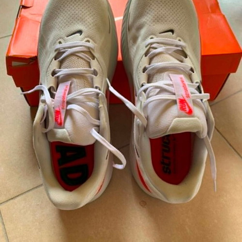 Nike Structure 26 running shoes size 47.5 like new, white and orange