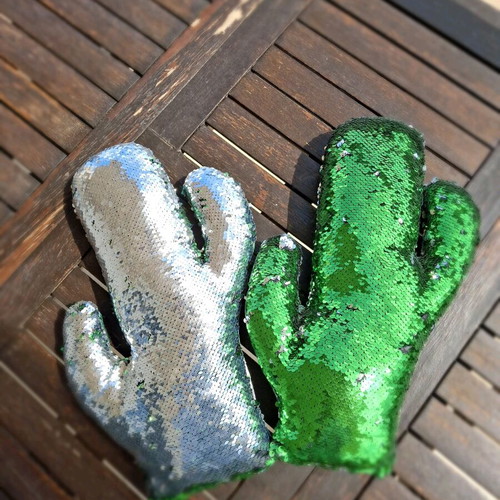 Sequin pillows like new, pack