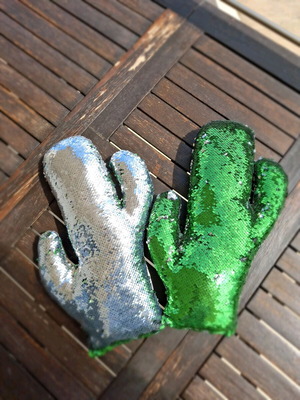 Sequin pillows like new, pack