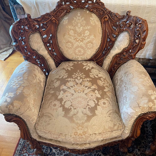 Baroque Sofa Set like new with 3-seat sofa, 2 armchairs and round table