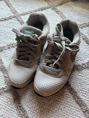Nike MD Runner women's sneakers like new, gray and turquoise