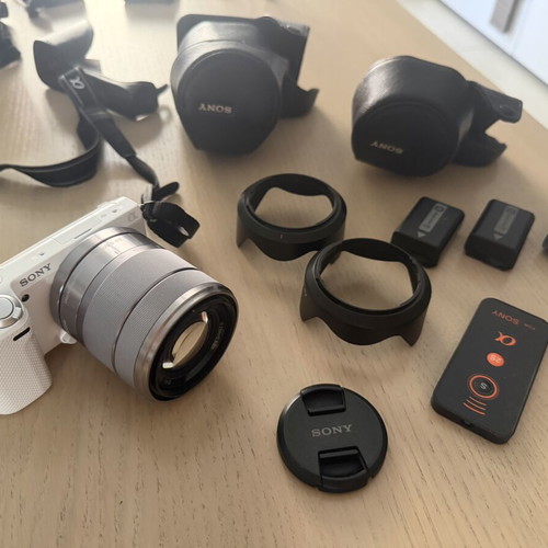 Sony Alpha NEX-5R mirrorless digital camera kit like new with 18-55mm lens