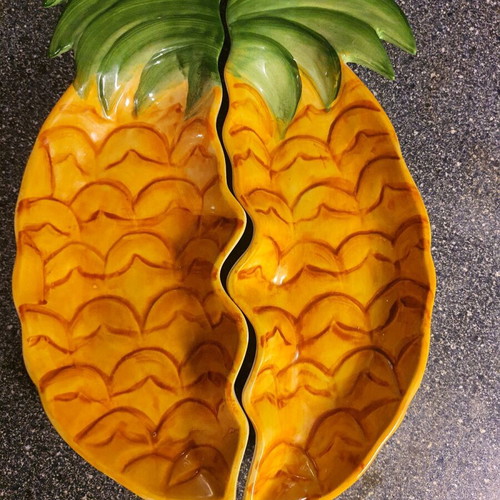 Set of two impressive pineapple-shaped plates 29 cm new