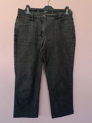 Bexley's Capri Jeans Woman like new, faded black and grey