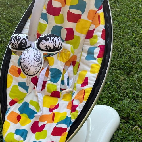 Baby relax bouncer with music and safety belt
