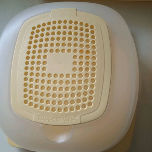 Tupperware cheese set like new