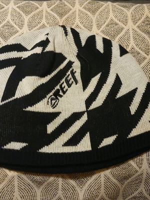 Reef Cap hat like new, black and white design, size S/M