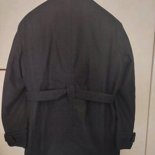 Men's coat size L black like new with belt and 2 inner pockets