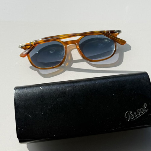 Persol Vintage Sunglasses like new, classic tortoise with original case