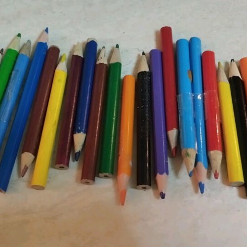 Colored pencils used, pack of 27 small 8 cm pieces