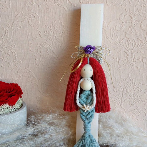 Scented candle with handmade macrame mermaid keychain