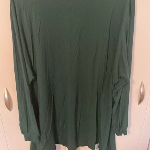 Women's blouse green like new