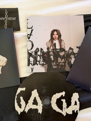 Lady Gaga Mayhem CD used, special edition with booklet and sticker