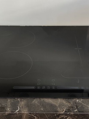 Heinner 4-zone induction hob with flex zone