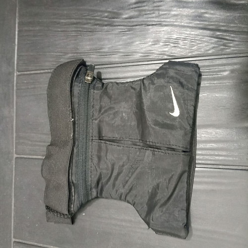 Nike black running armband with zipper pocket, 13x13 cm