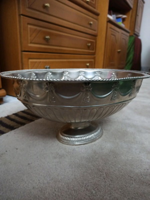Metal fruit bowl used