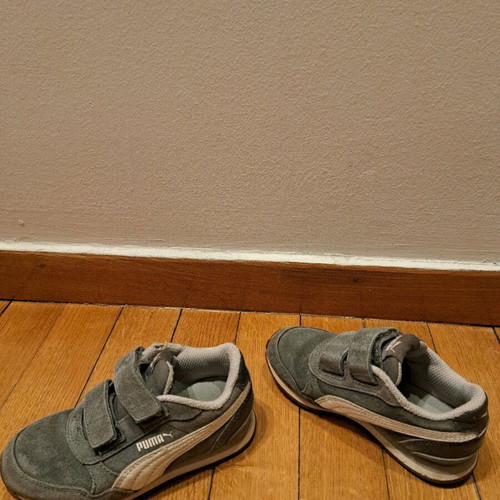 Puma kids athletic shoes used, size 28, gray