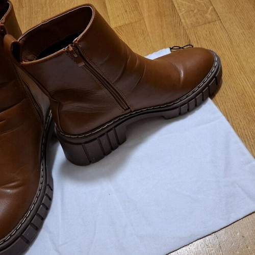 Only Brown Tampa Boots Size 40 Used, Elastic Slightly Worn
