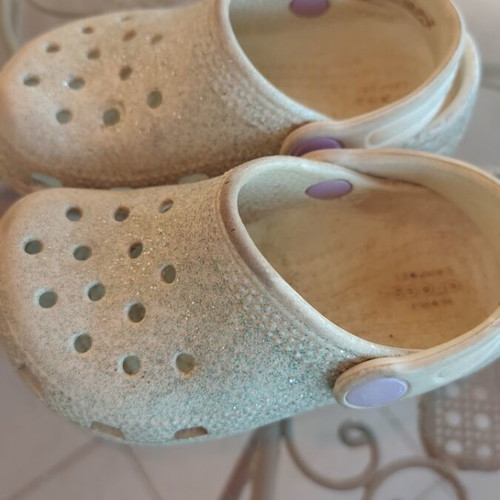 Crocs size 7