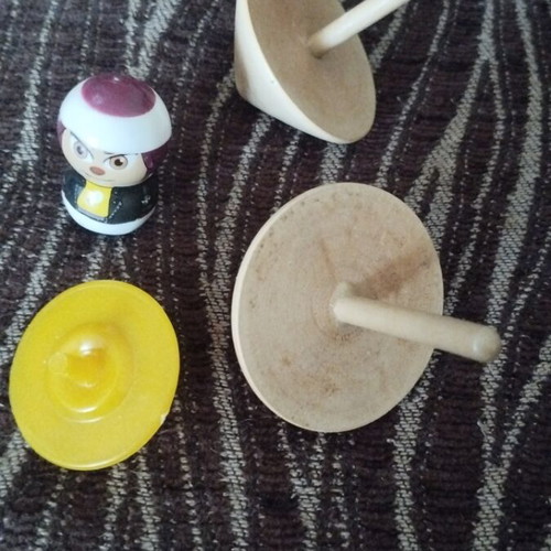Spinning tops used, set of 4 pieces