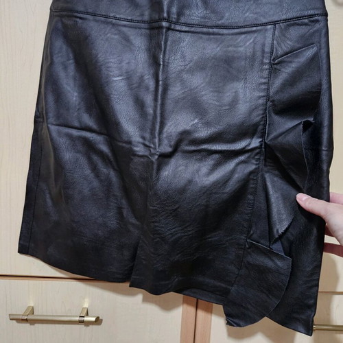 Mini skirt Iso black leatherette like new