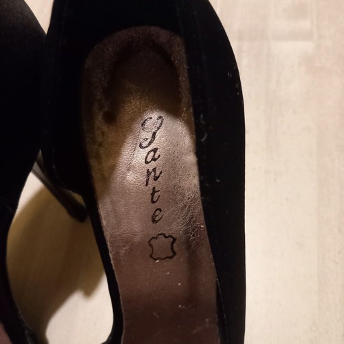Sante satin sandals size 38 like new, black