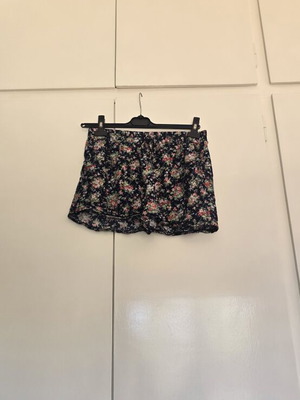 Women's Navy Blue Floral Flowy Shorts size M like new