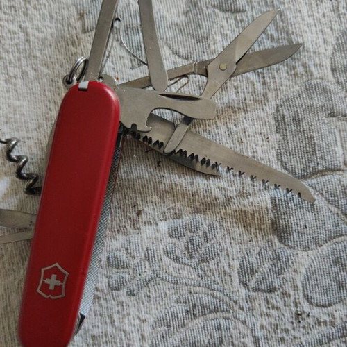 Victorinox Fieldmaster or Huntsman multitool like new, stainless steel