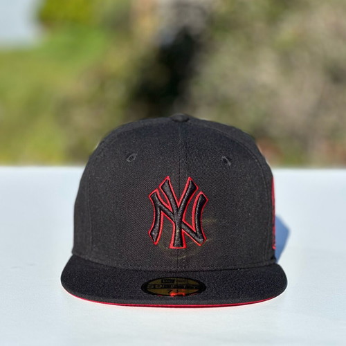 New Era hat new, size 57.7, black and red