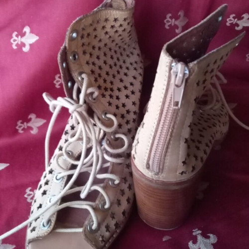 Jeffrey Campbell summer sandals size 38 beige like new