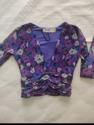 Pull and Bear purple floral blouse like new, XS