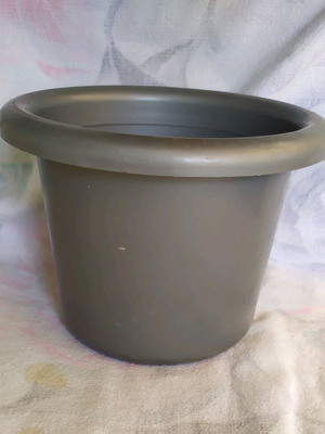 Plastic flowerpot used, gray, height 11 cm, 1 piece