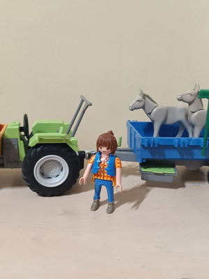 Playmobil τρακτέρ μεταχειρισμένο με φιγούρα και γαϊδουράκια
