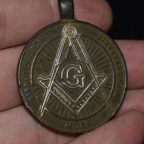 Masonic pendant used, bronze, 46x38x6 mm