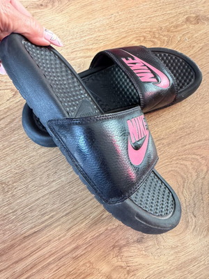 Nike Victoria slippers like new, size 35.5, black and pink