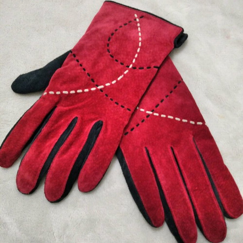 Set of leather gloves and wool beret like new, red