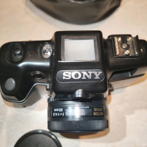 Sony Royal Camera like new with case and lens cap